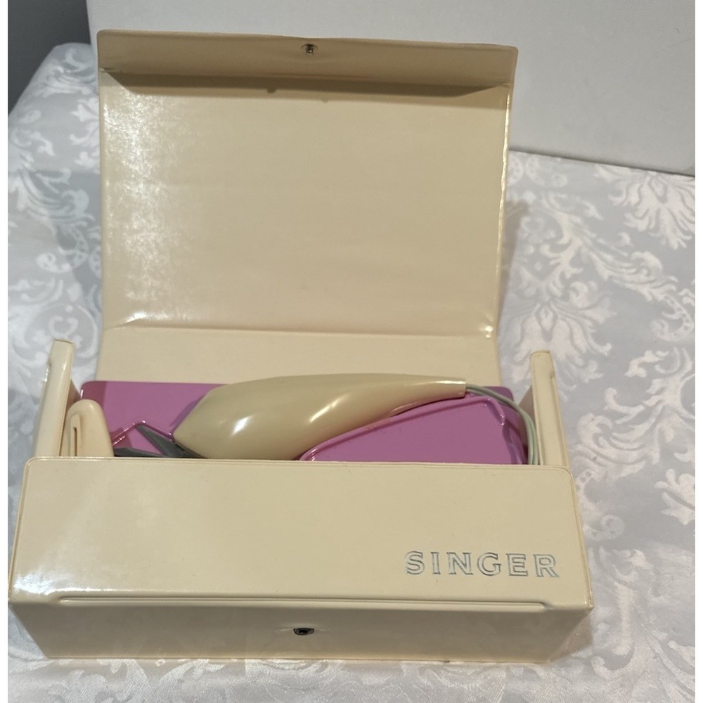 Vintage Singer Cutting Electric Scissors With Original Case and Cardboard Sleeve